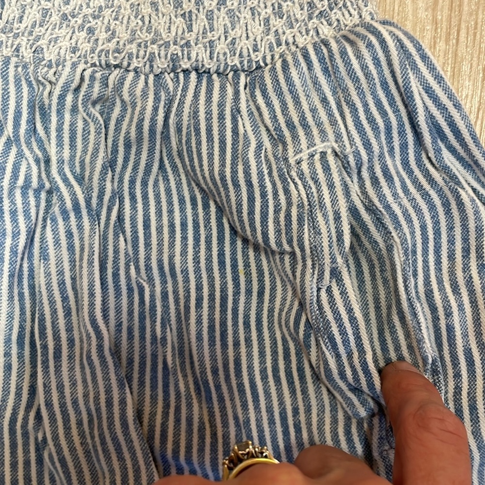 Abercrombie Kids Smocked Stretch Waist Striped Blue White Lightweight Shorts - Picture 5 of 7